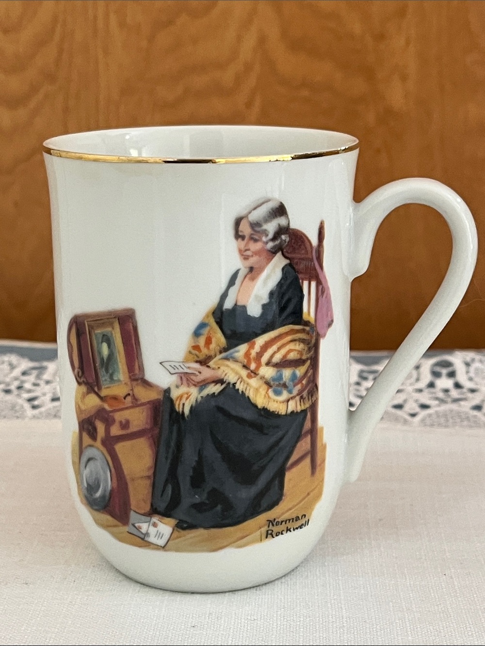 Memories White Ceramic Mug with Gold Trim - Inspirational Quote